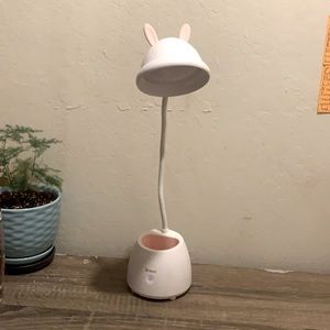 very cute little bunny desk lamp!